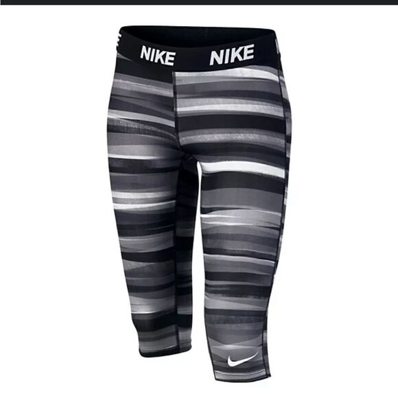 Nike Pants - Nike Victory Capri Leggings